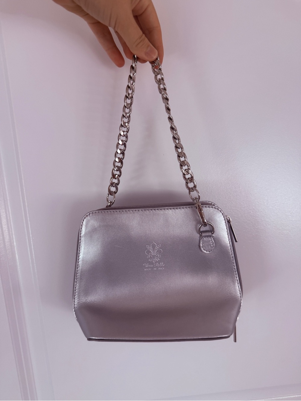 Vera Pelle Silver Metallic Chain-Handle hand Bag